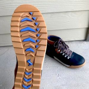 New size 7 patch black/tan forsake